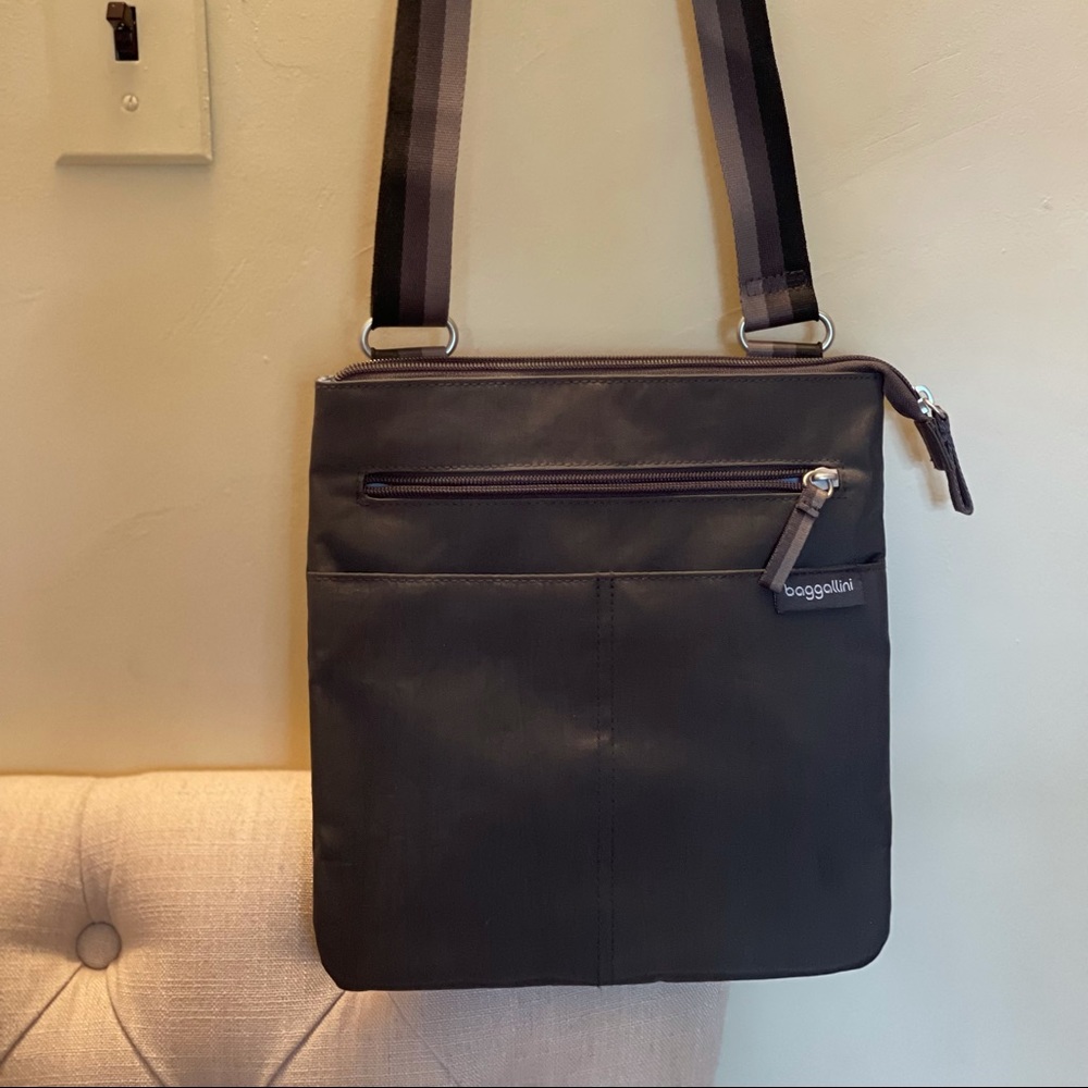 Baggalini Gray Fine Line Crossbody Bag